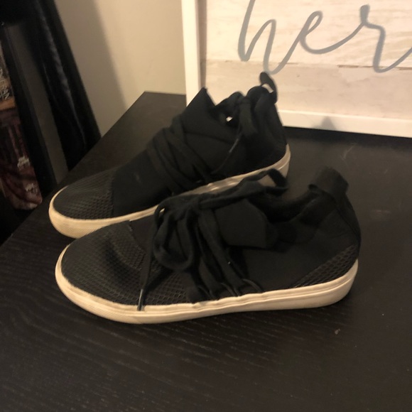 steve madden sneakers - Picture 3 of 3